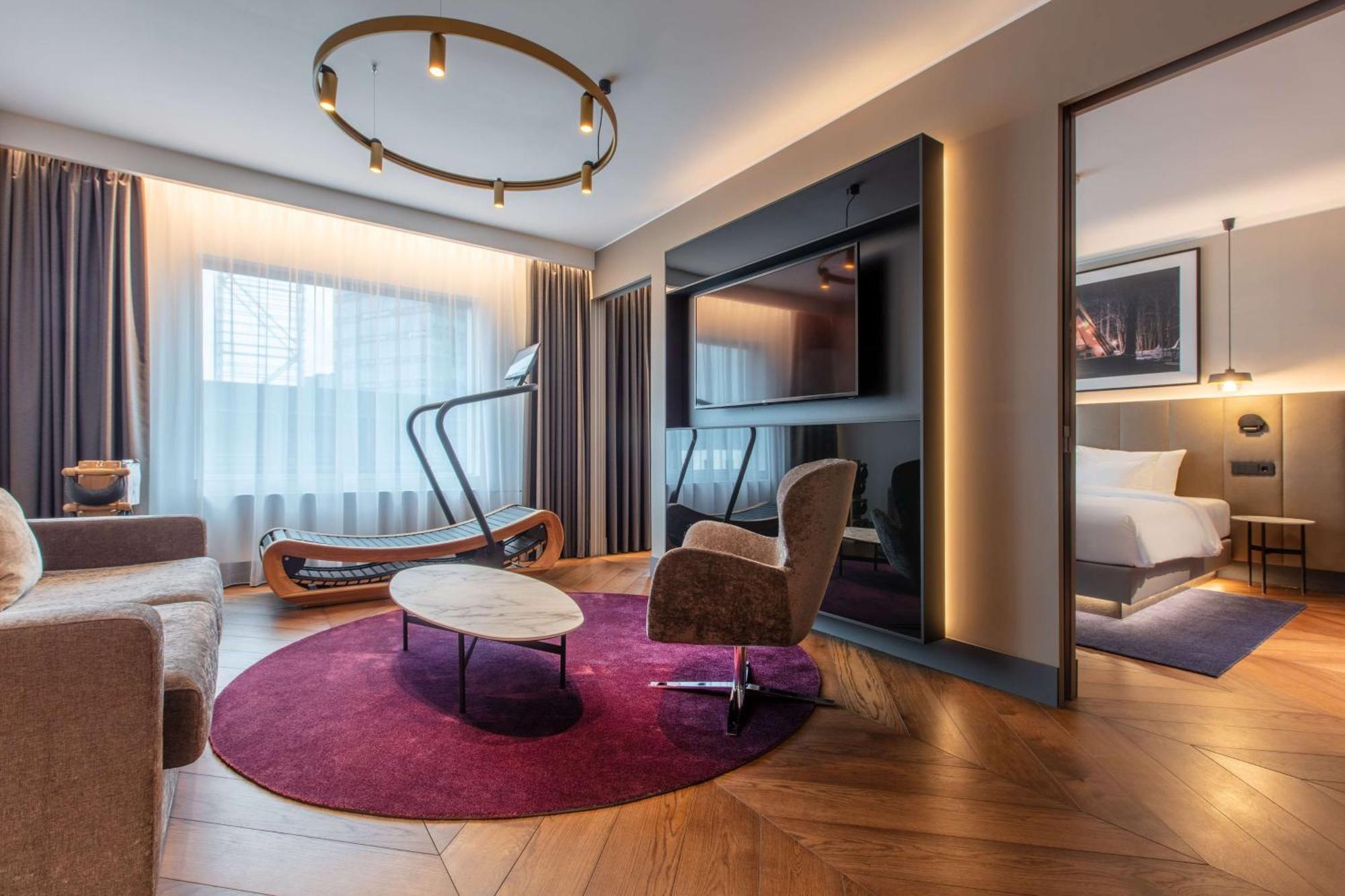 Radisson Collection Hotel, Viešbutis 5*